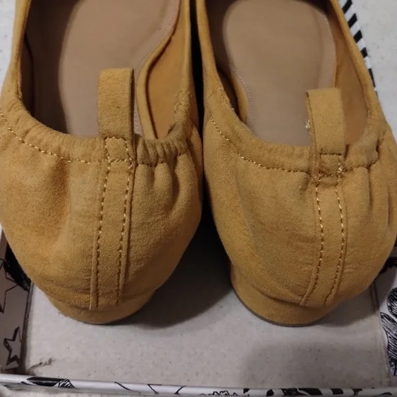 Shoes - Picture 5 of 8